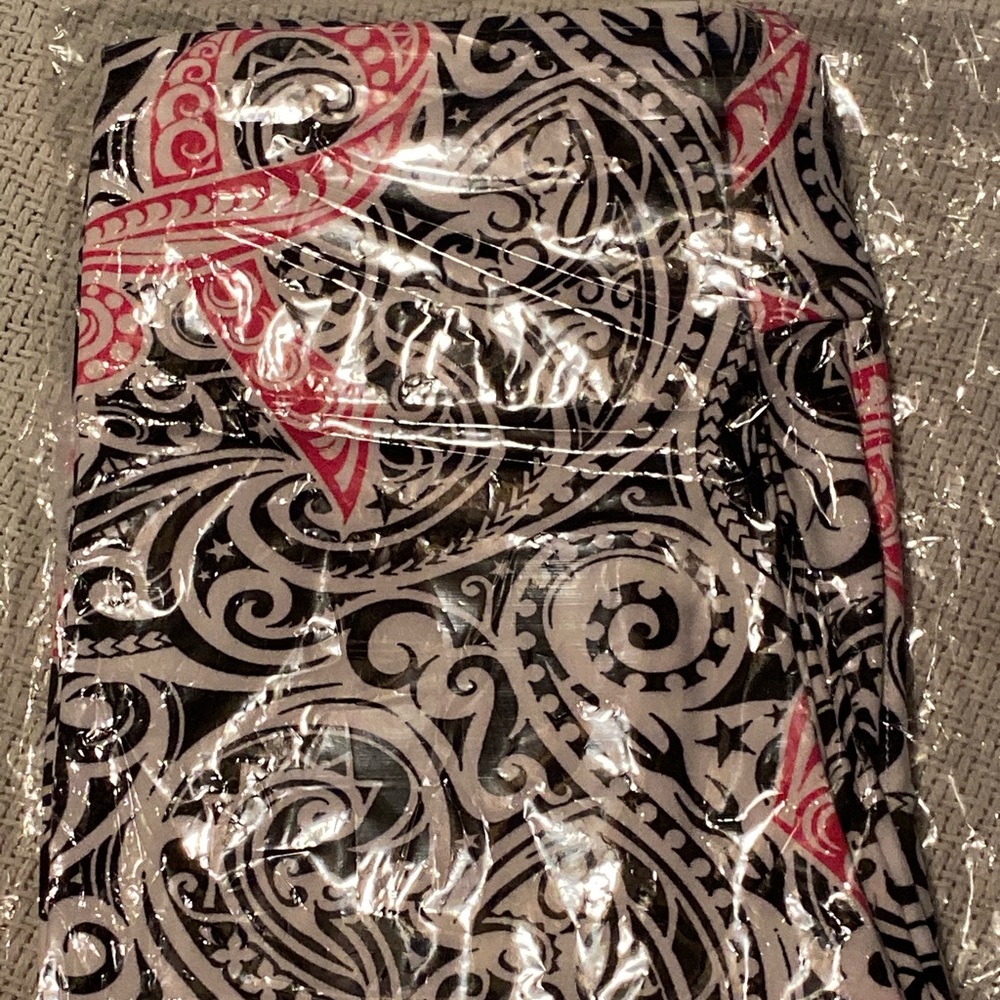 Breast Cancer Awareness LulaRoe leggings.